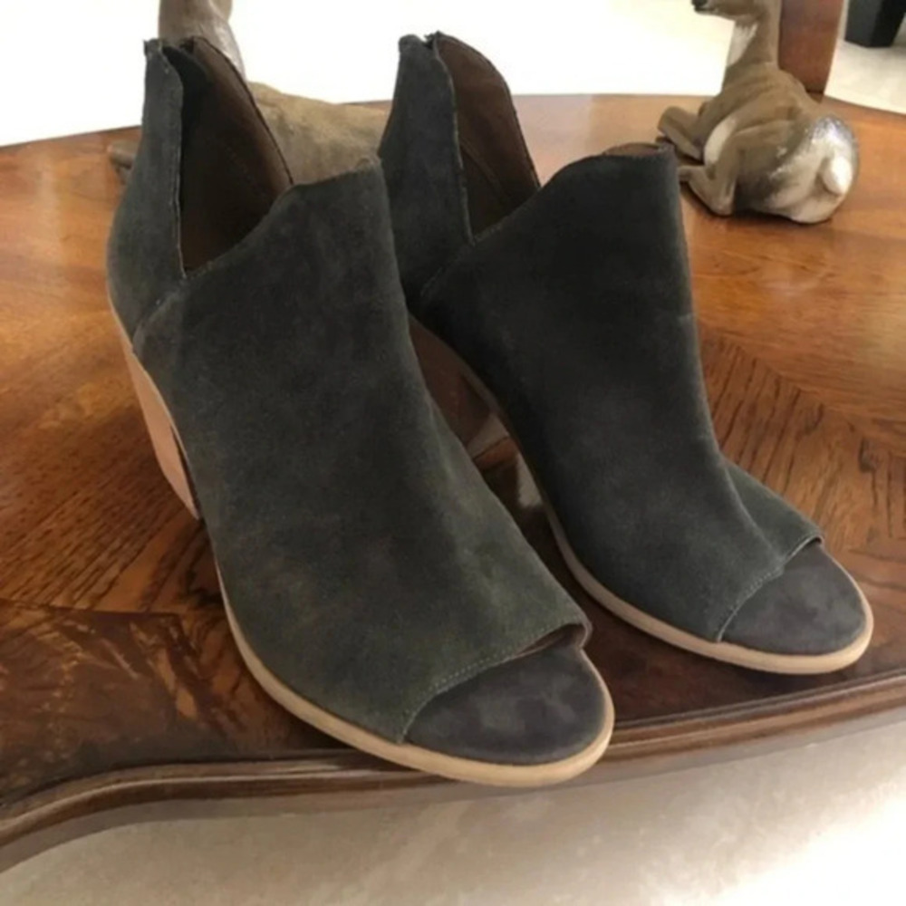 susina carina lee Gray bootie size 8.5